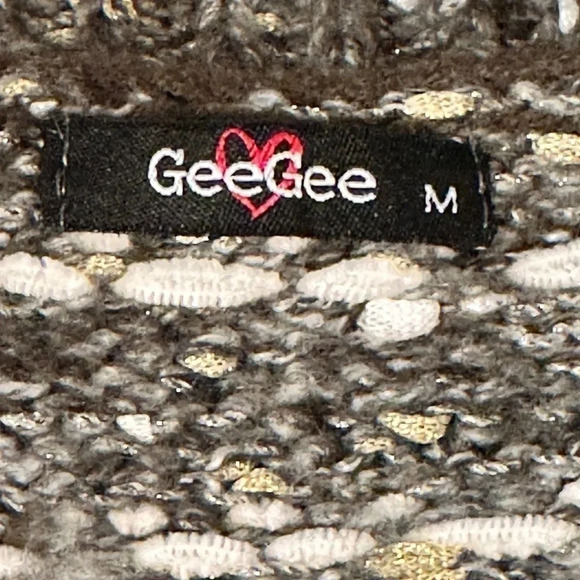 GEEGEE woman’s v-neck, knit sweater.
Size: Medium
back - Picture 5 of 8